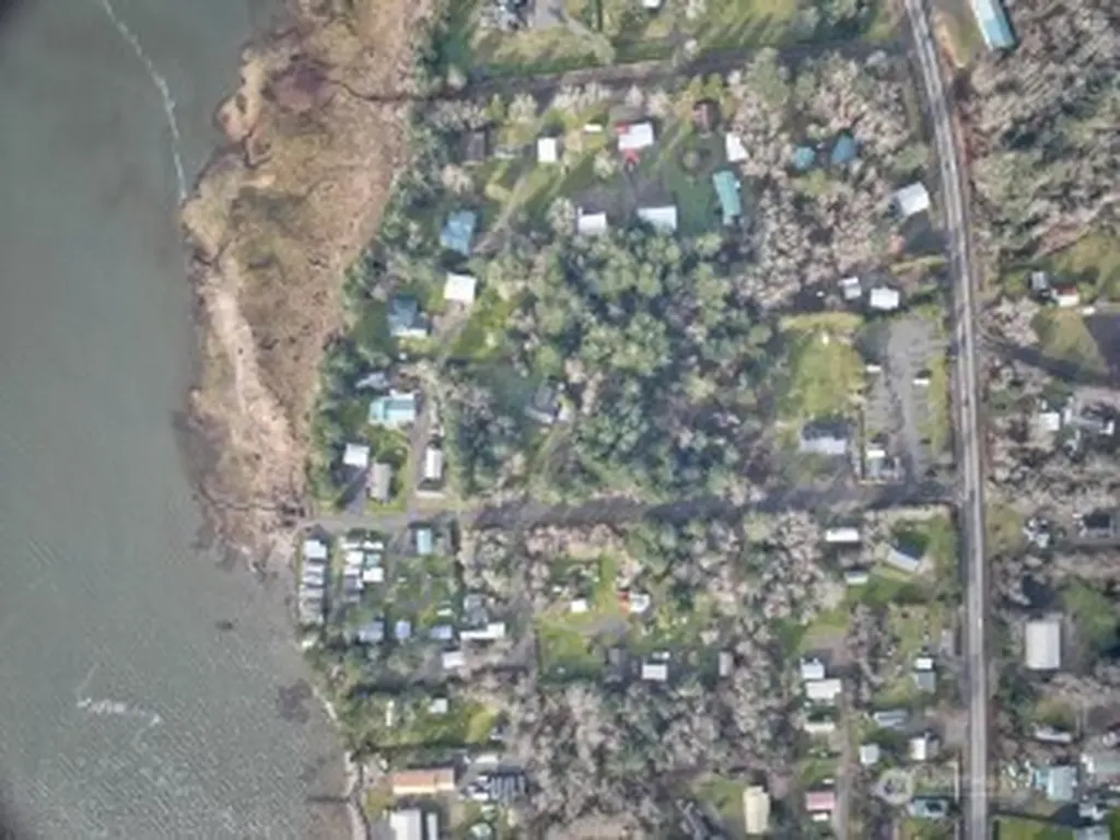 12 Third St W Chinook WA 98614