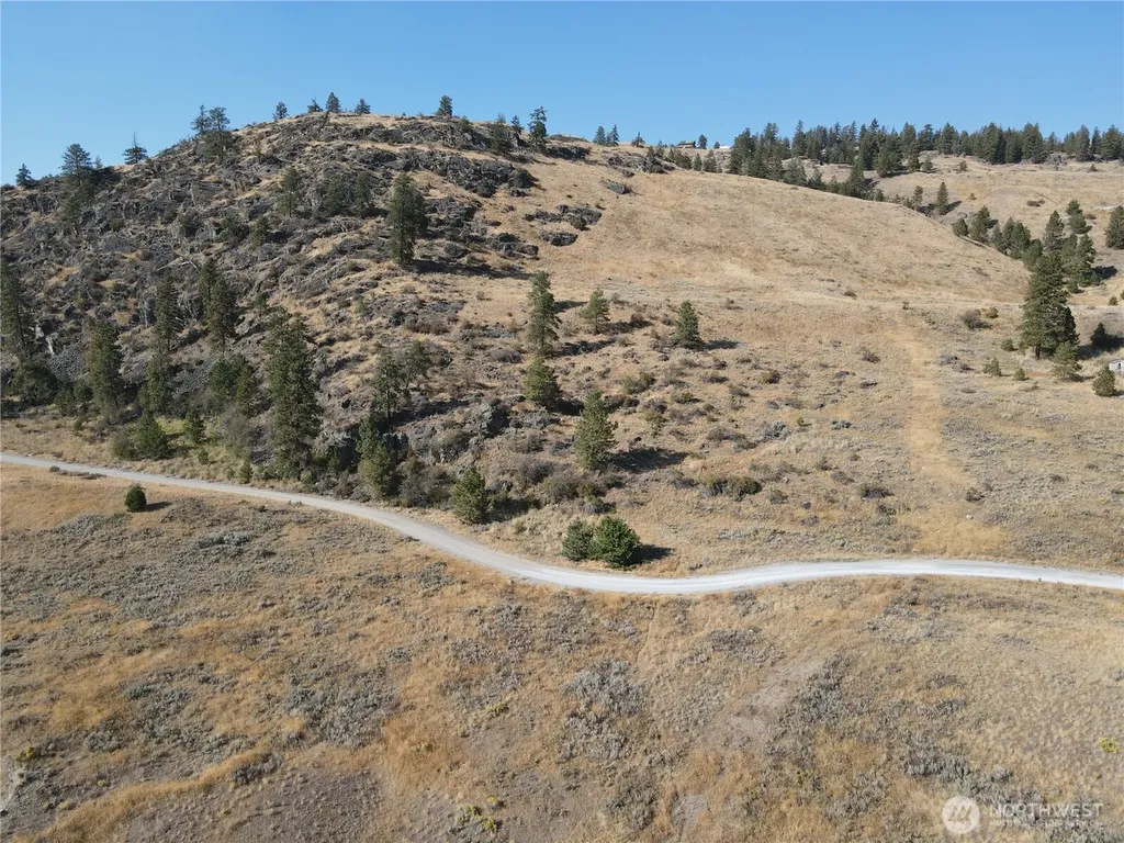 19 Meadowlark Road Oroville WA 98844