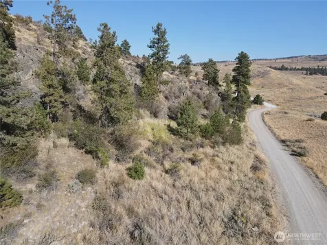 19 Meadowlark Road Oroville WA 98844