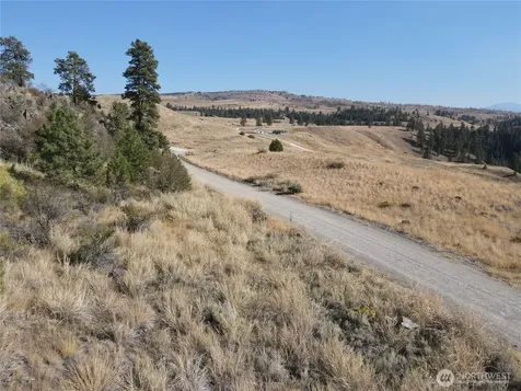 19 Meadowlark Road Oroville WA 98844
