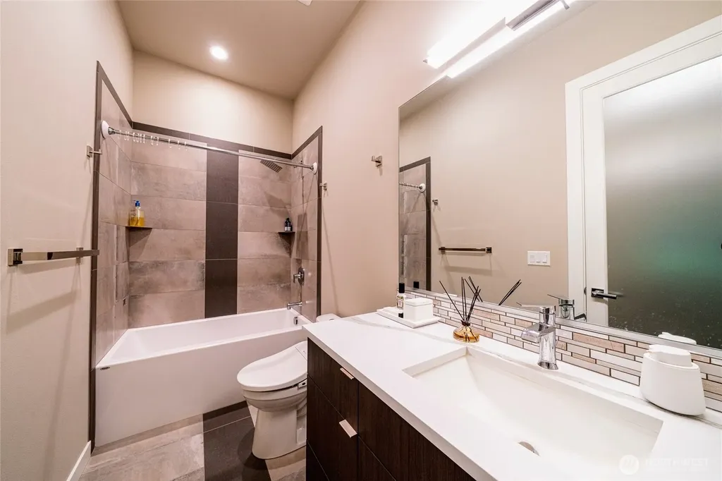 5469 Wood Duck Loop Blaine WA 98230