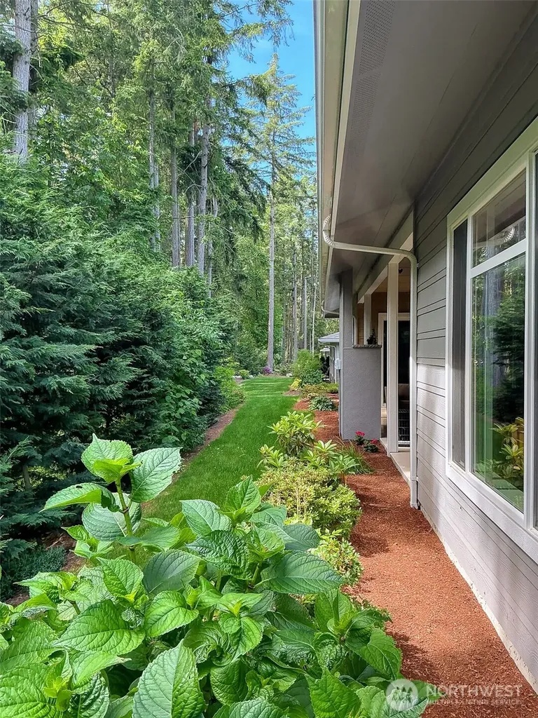 5469 Wood Duck Loop Blaine WA 98230