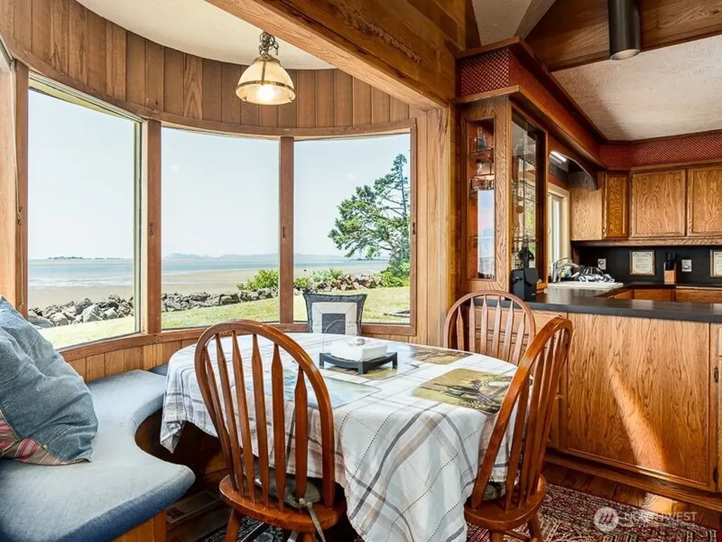 633 State Route 101 Chinook WA 98614