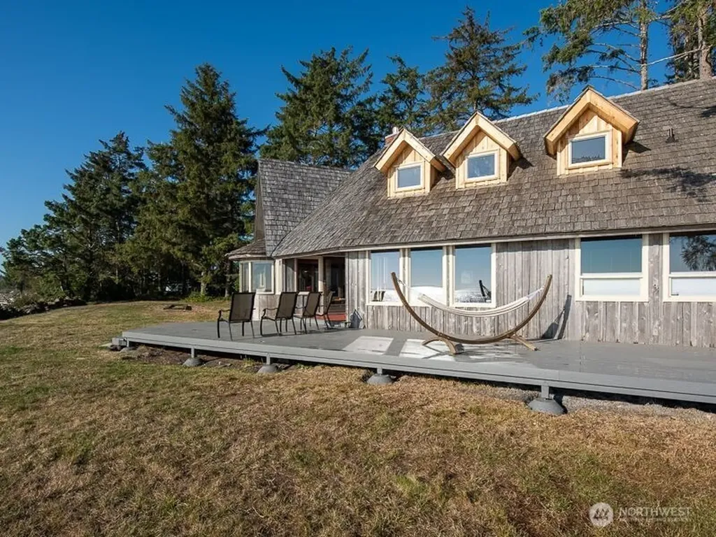 633 State Route 101 Chinook WA 98614