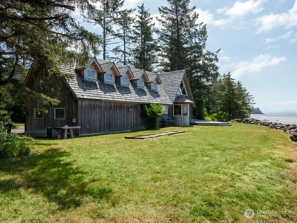 633 State Route 101 Chinook WA 98614