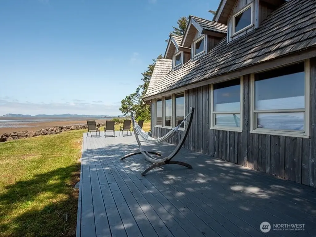 633 State Route 101 Chinook WA 98614