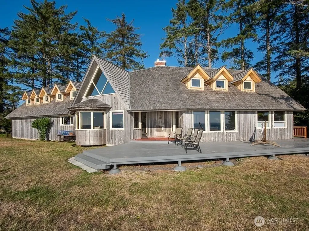 633 State Route 101 Chinook WA 98614