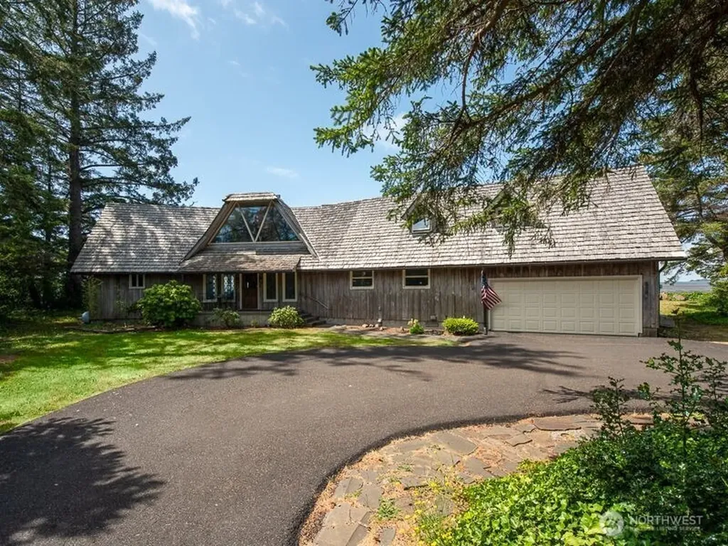 633 State Route 101 Chinook WA 98614