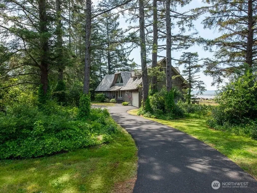 633 State Route 101 Chinook WA 98614