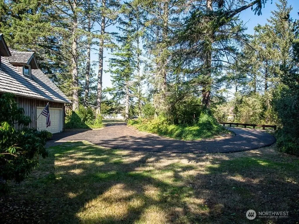 633 State Route 101 Chinook WA 98614