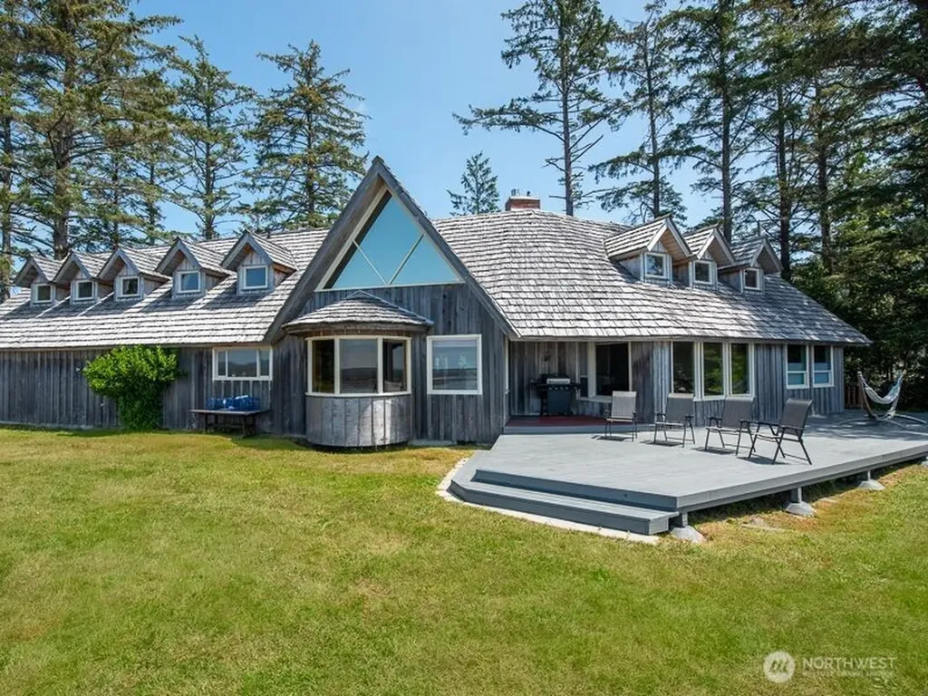 633 State Route 101 Chinook WA 98614