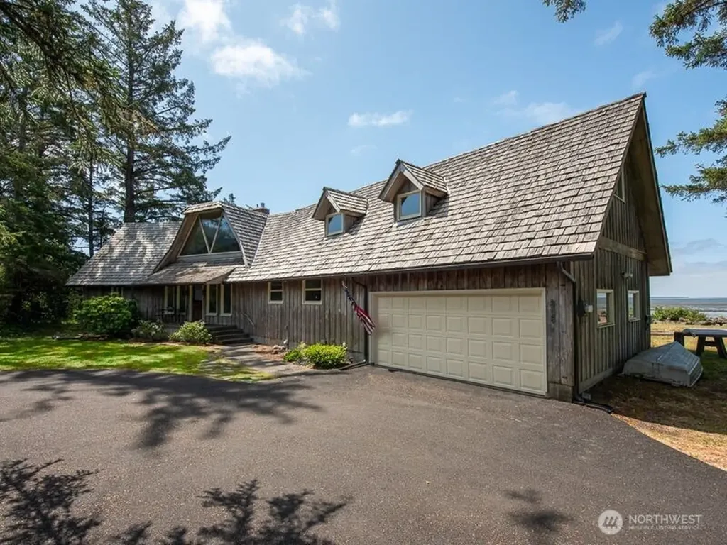 633 State Route 101 Chinook WA 98614