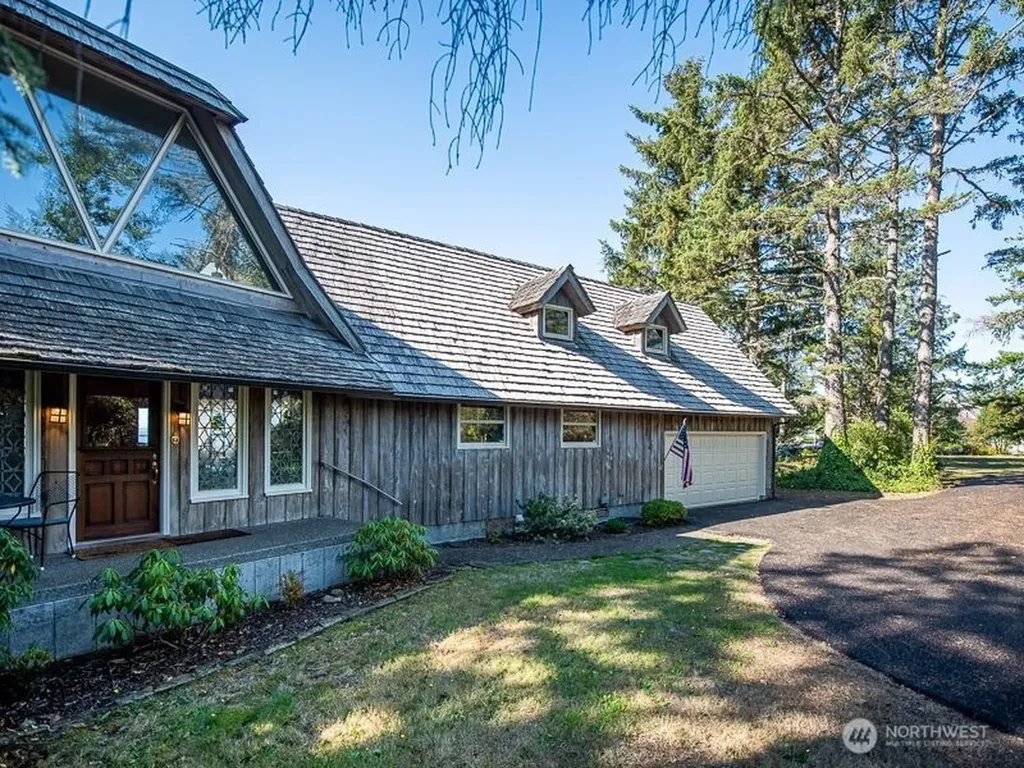 633 State Route 101 Chinook WA 98614