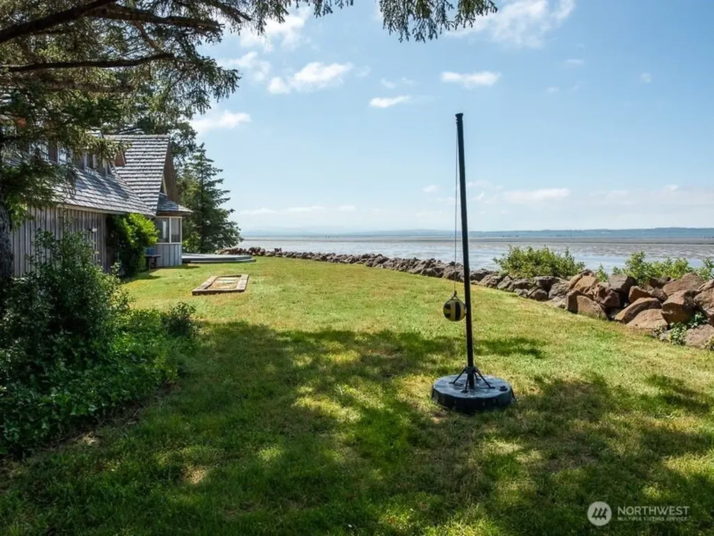 633 State Route 101 Chinook WA 98614