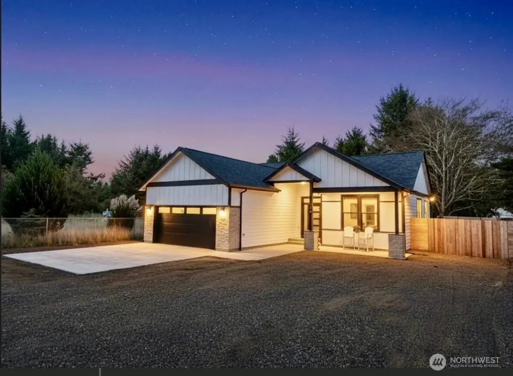 716 Island Circle SE Ocean Shores WA 98569