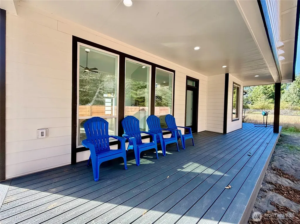 716 Island Circle SE Ocean Shores WA 98569