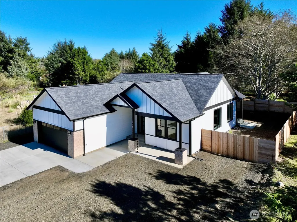 716 Island Circle SE Ocean Shores WA 98569