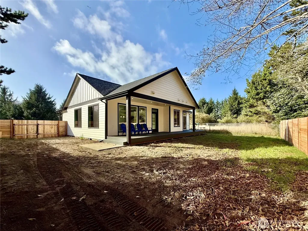 716 Island Circle SE Ocean Shores WA 98569