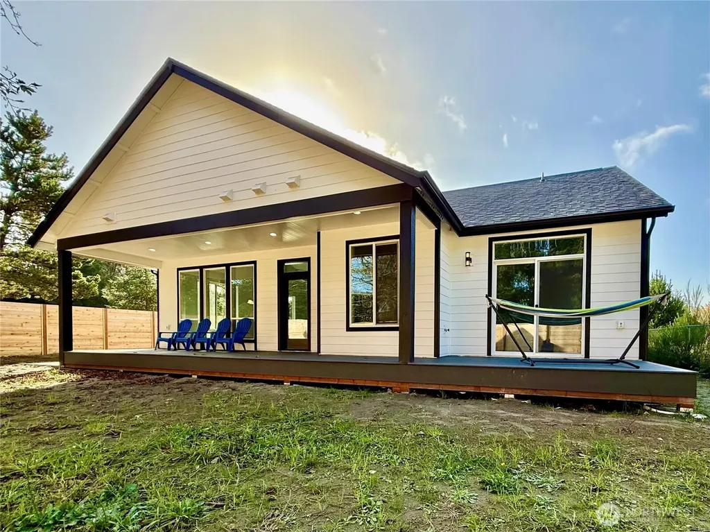 716 Island Circle SE Ocean Shores WA 98569