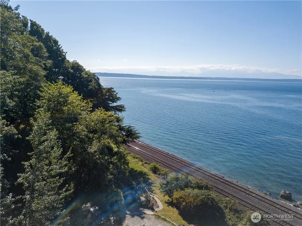 32 NW Esplanade Seattle WA 98117