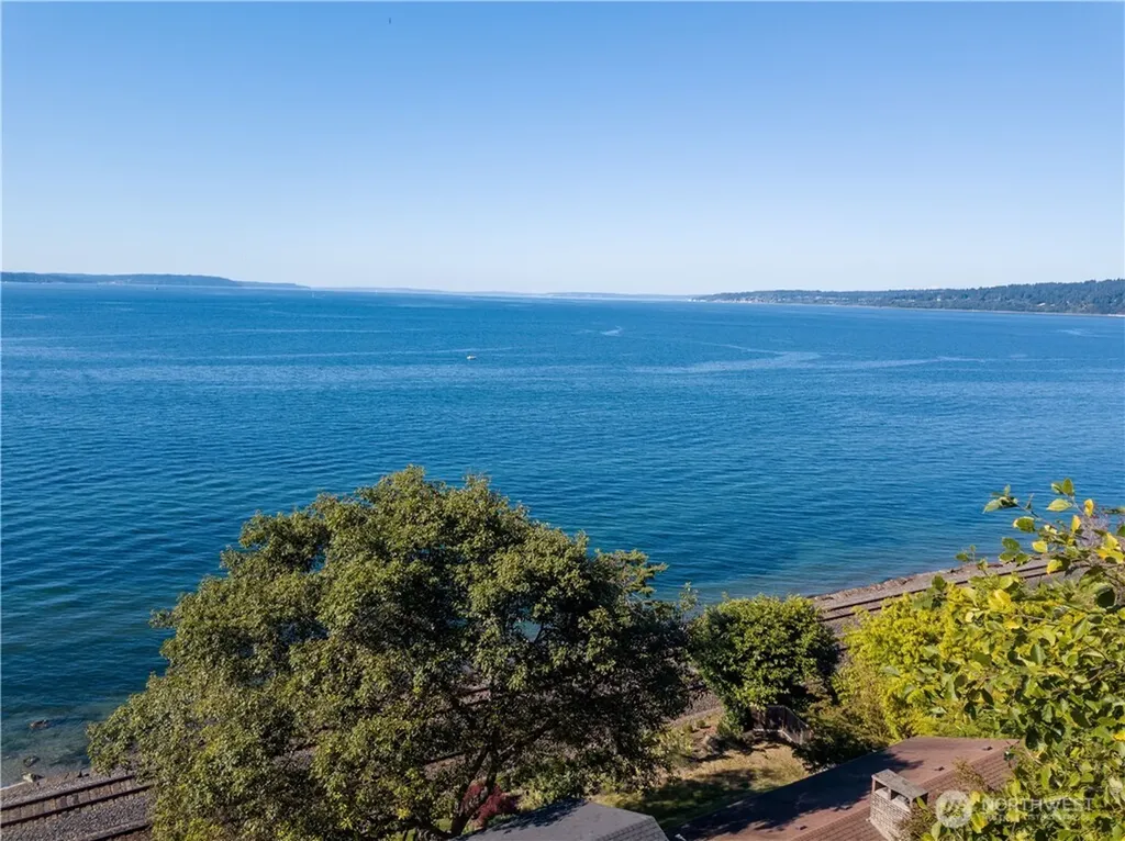 32 NW Esplanade Seattle WA 98117