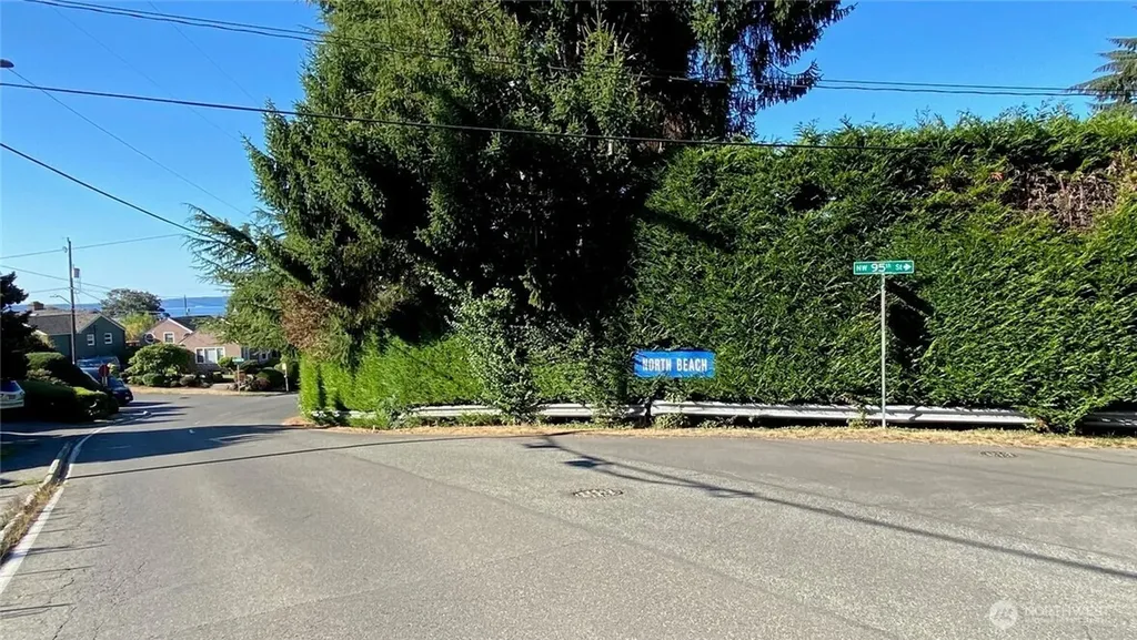 32 NW Esplanade Seattle WA 98117
