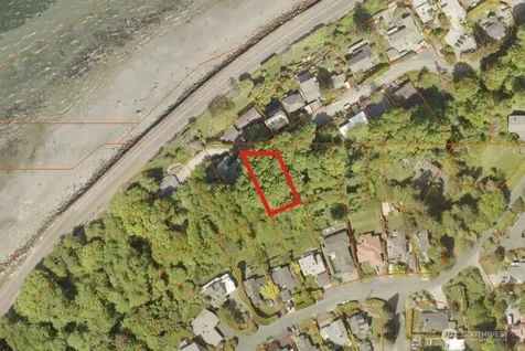 32 NW Esplanade Seattle WA 98117