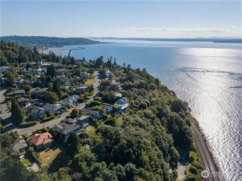 32 NW Esplanade Seattle WA 98117