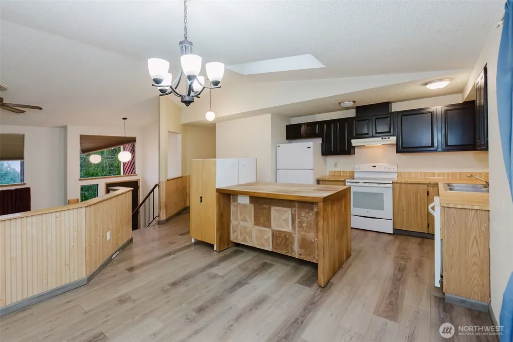 13607 W Raven Lane Bremerton WA 98312