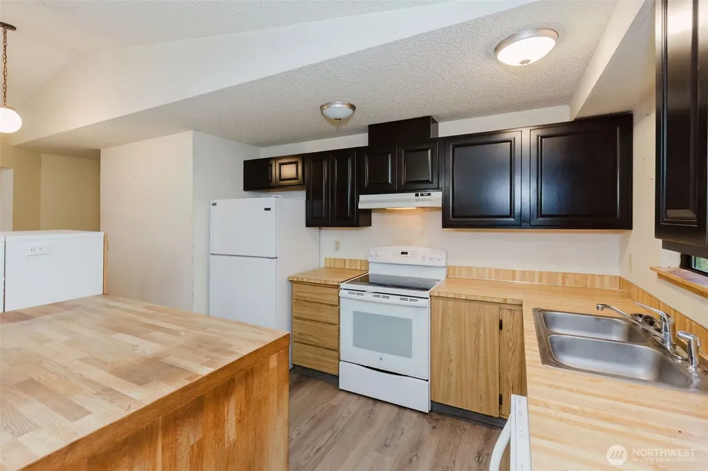 13607 W Raven Lane Bremerton WA 98312