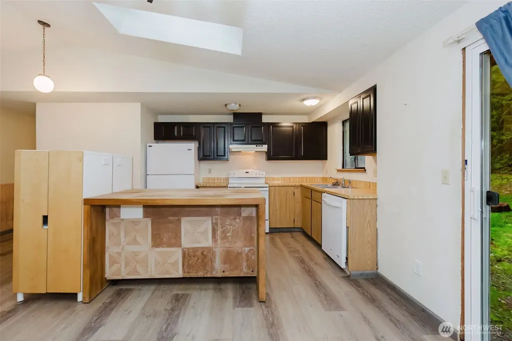 13607 W Raven Lane Bremerton WA 98312