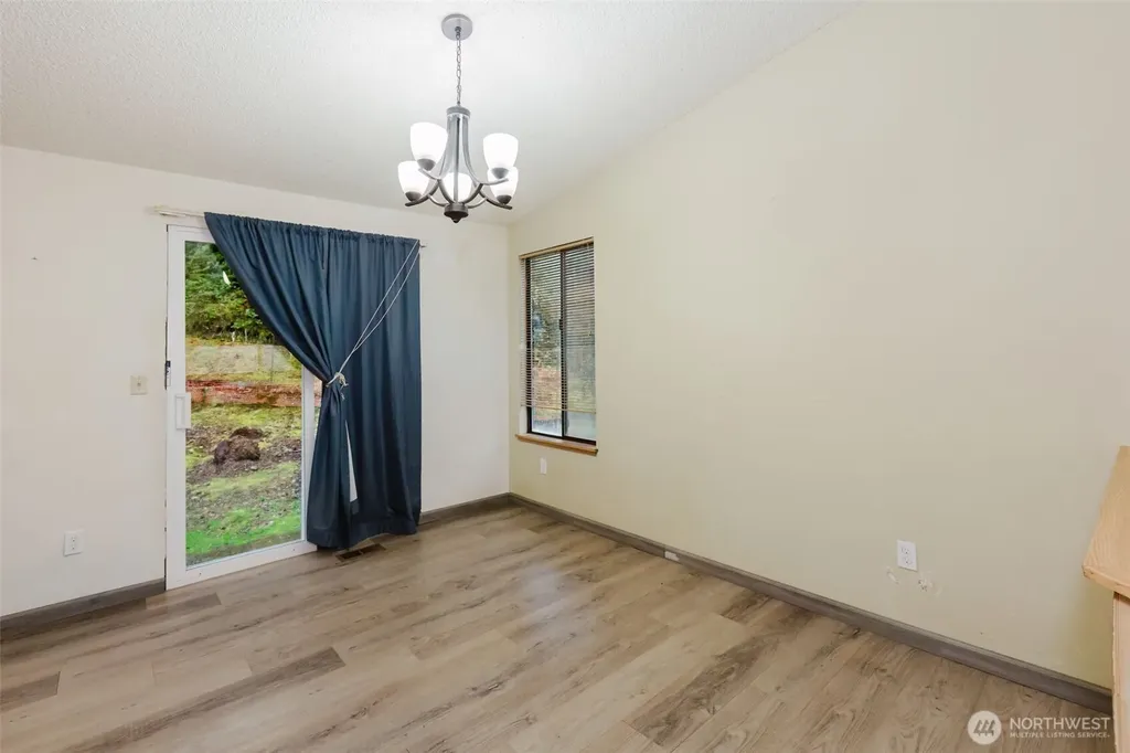 13607 W Raven Lane Bremerton WA 98312