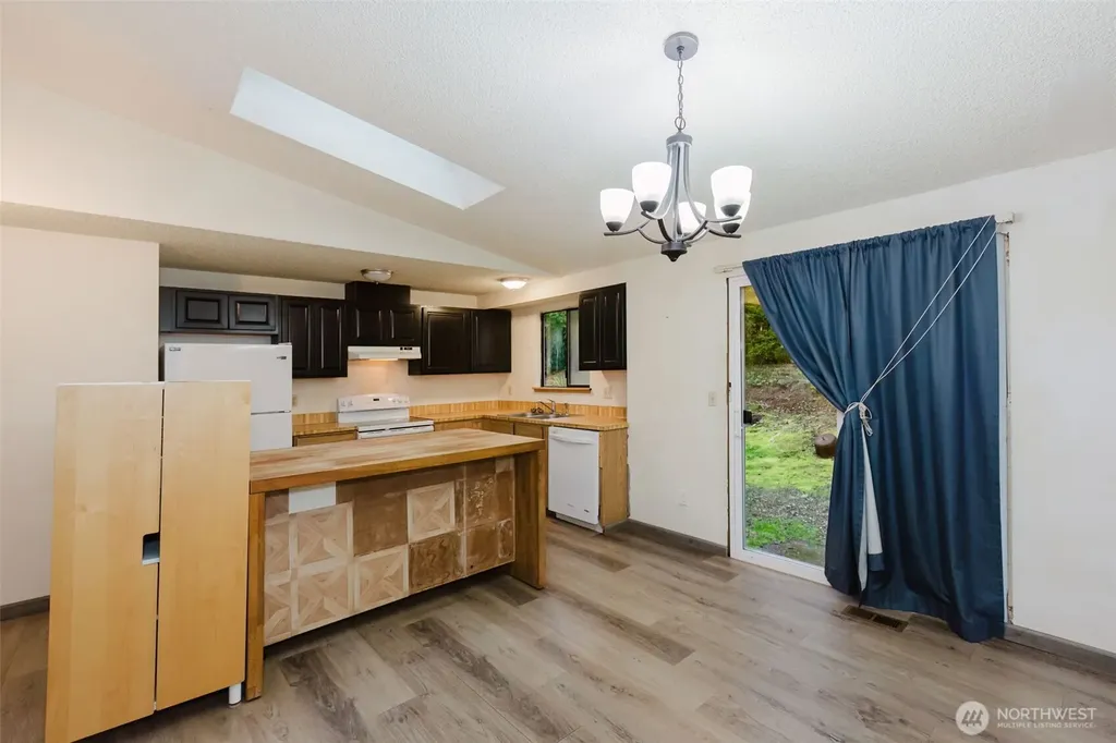 13607 W Raven Lane Bremerton WA 98312