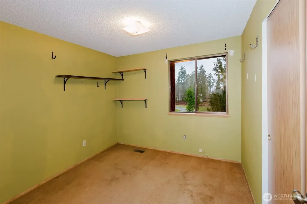 13607 W Raven Lane Bremerton WA 98312
