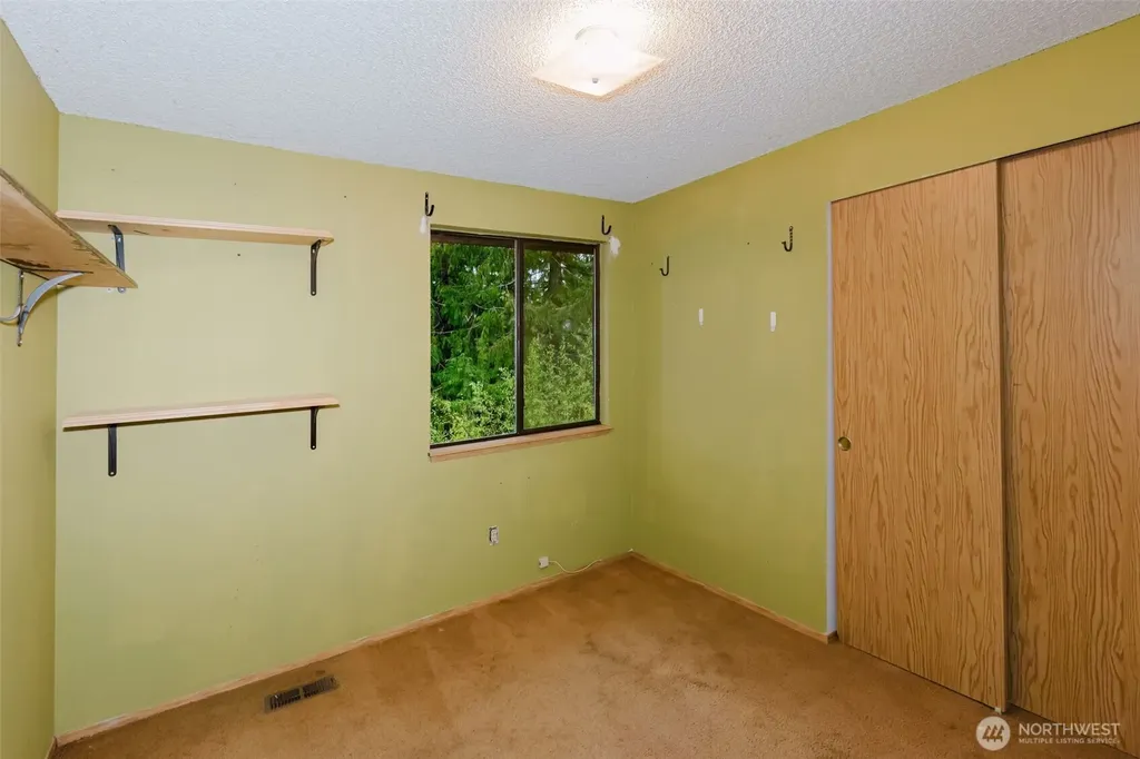 13607 W Raven Lane Bremerton WA 98312