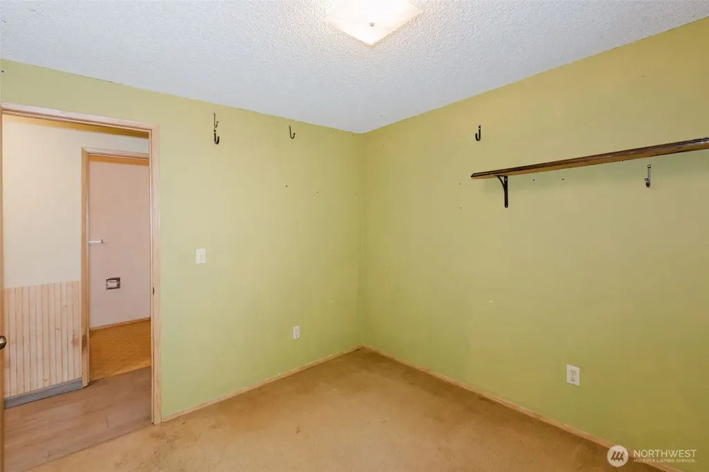 13607 W Raven Lane Bremerton WA 98312