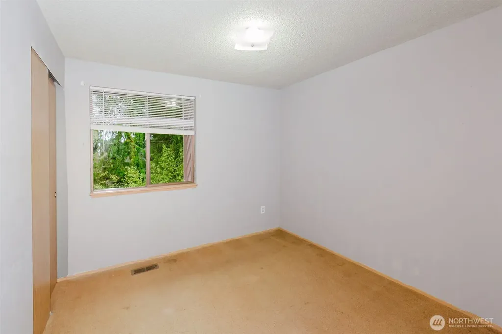 13607 W Raven Lane Bremerton WA 98312