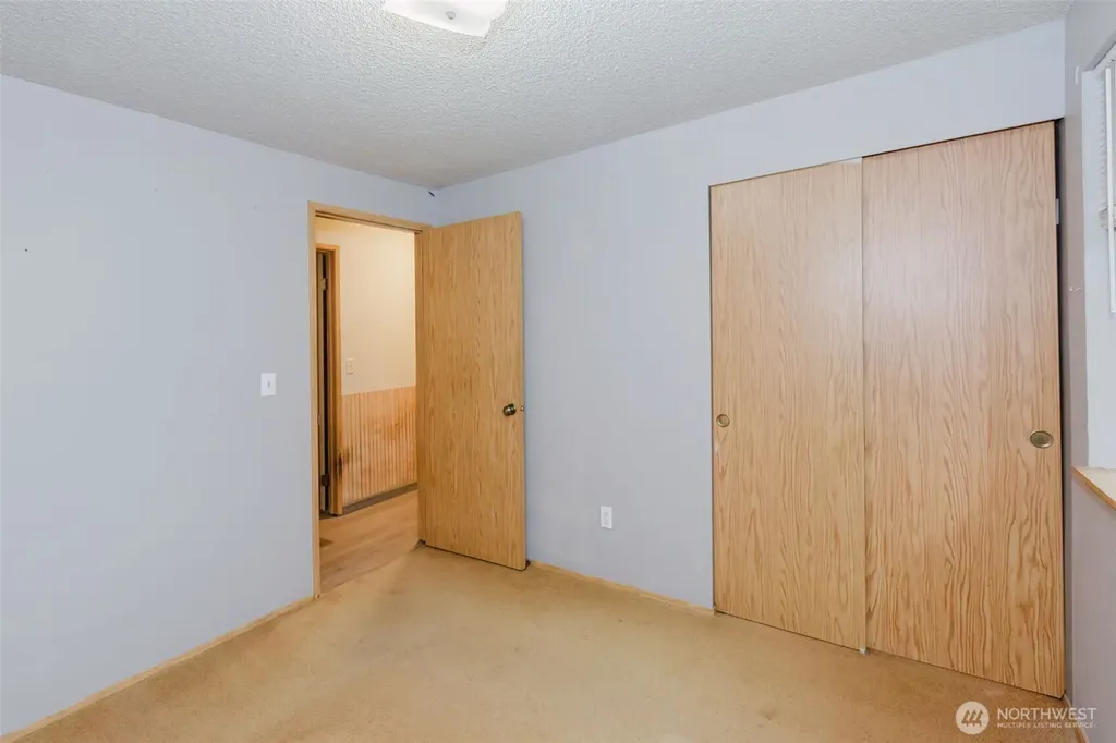 13607 W Raven Lane Bremerton WA 98312