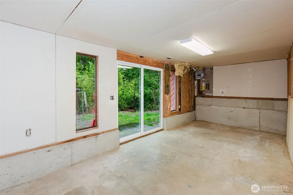 13607 W Raven Lane Bremerton WA 98312