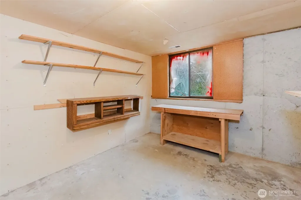 13607 W Raven Lane Bremerton WA 98312