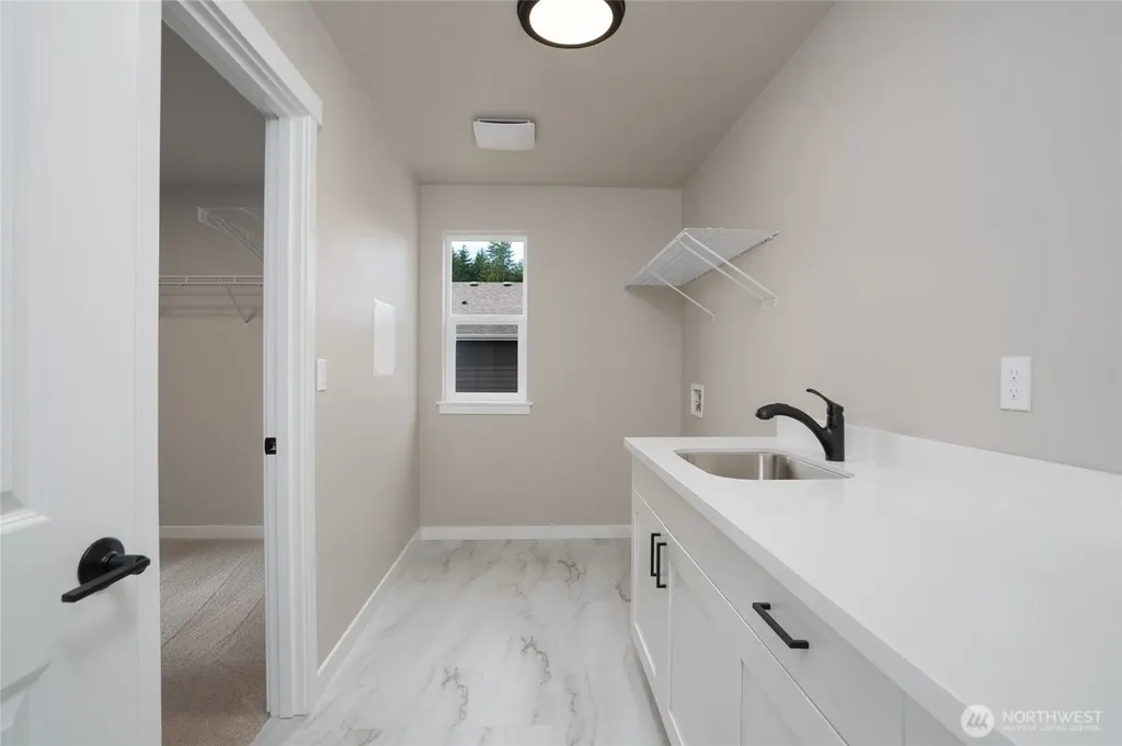 2440 SW Ridgeway Drive Oak Harbor WA 98277