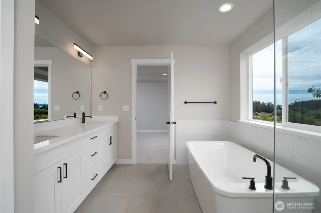 2440 SW Ridgeway Drive Oak Harbor WA 98277