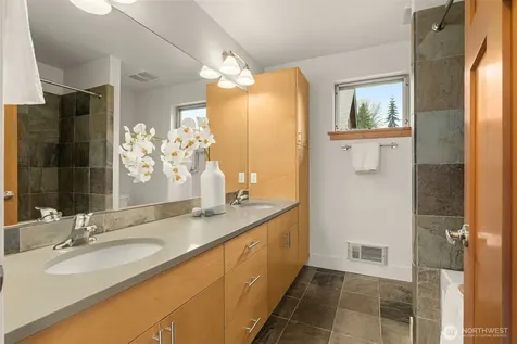 2815 24th Avenue S Seattle WA 98144