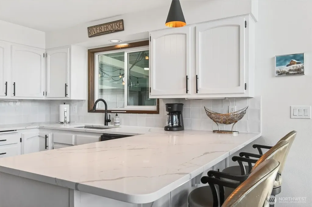 301 W Sunny Sands Cathlamet WA 98612