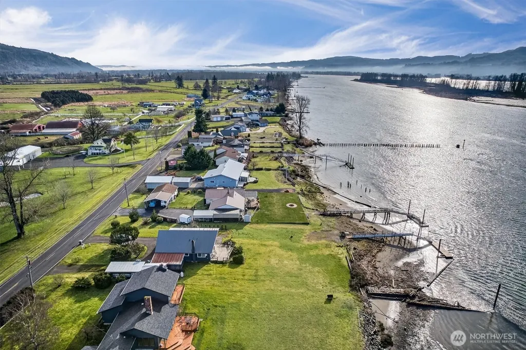 301 W Sunny Sands Cathlamet WA 98612