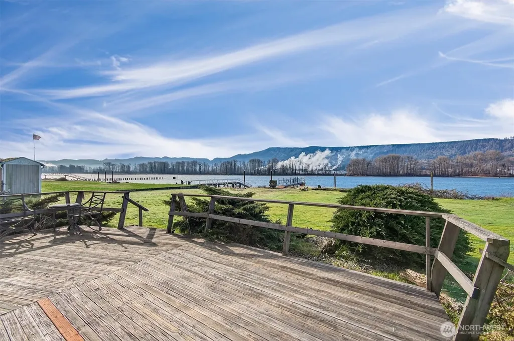 301 W Sunny Sands Cathlamet WA 98612