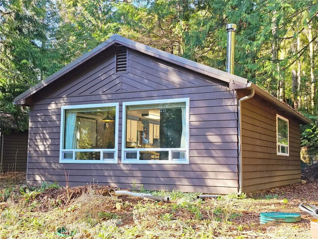 121 Bay View Avenue Brinnon WA 98320