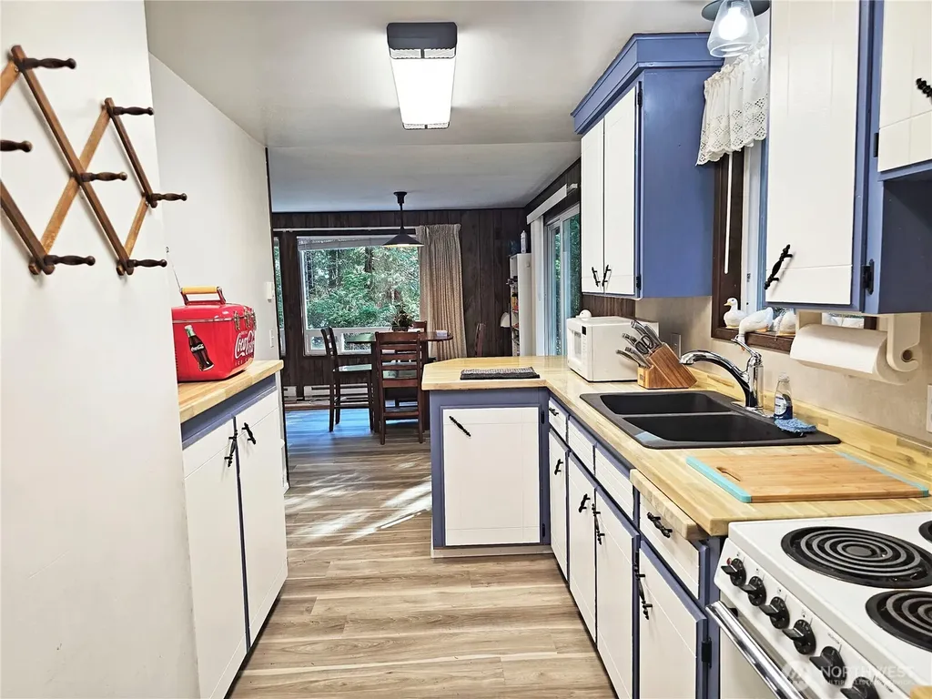 121 Bay View Avenue Brinnon WA 98320