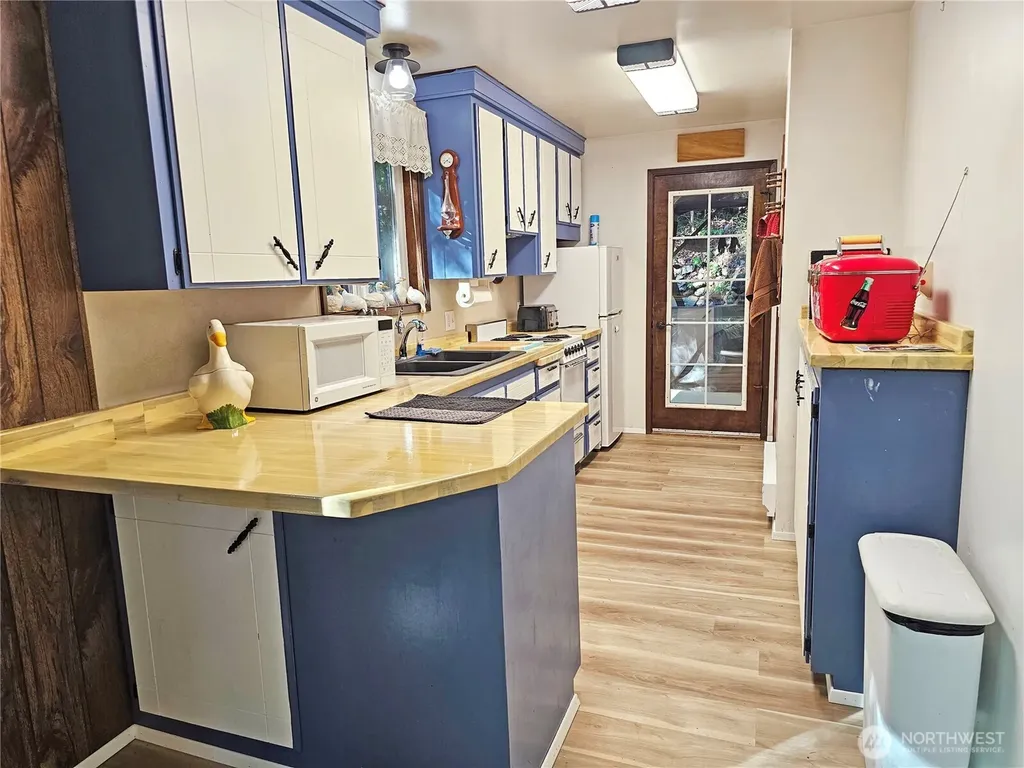 121 Bay View Avenue Brinnon WA 98320