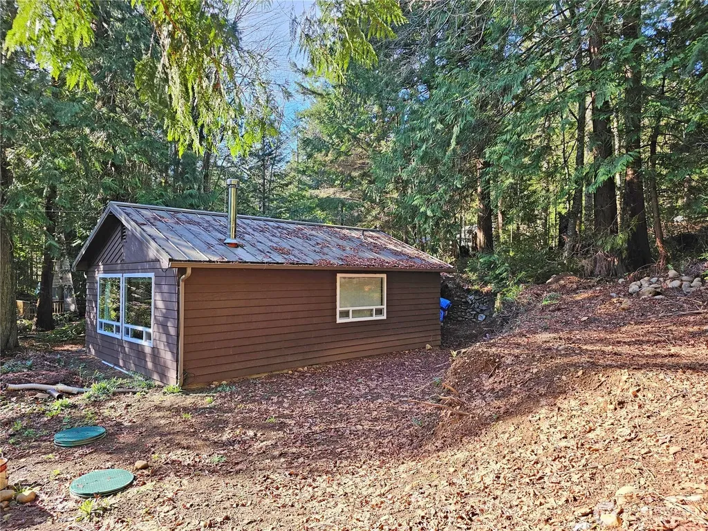 121 Bay View Avenue Brinnon WA 98320